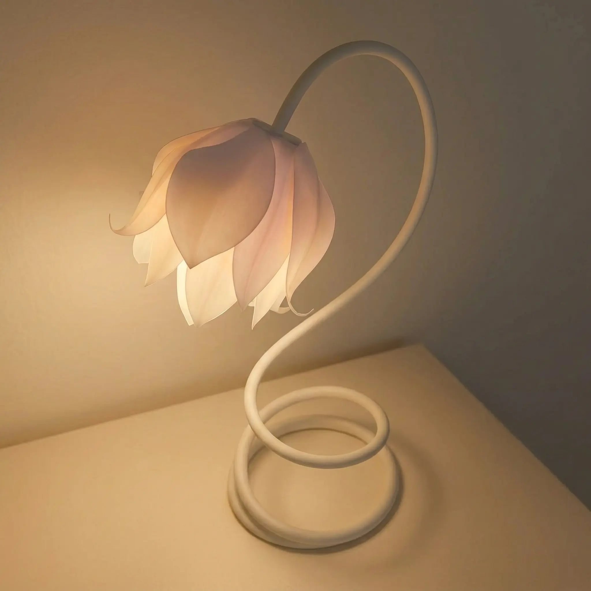 Flower-Shaped Table Lamp 1